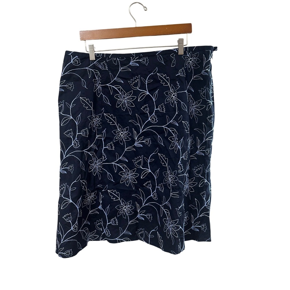 Norton McNaughton 18 Navy Blue Floral Cotton Knee Length Embroidered Skirt - Picture 1 of 3